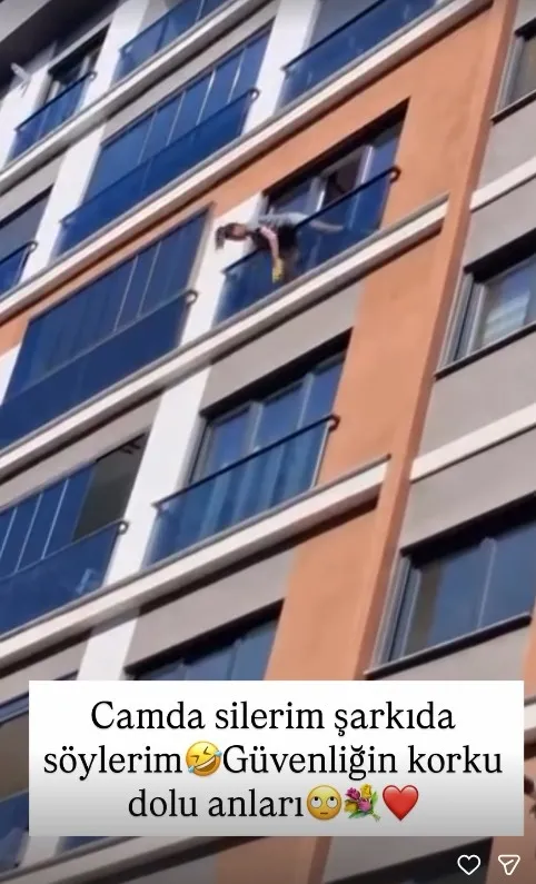 sarkici-hatice-cam-silerken-yurekleri-agza-getirdi-o-anlar-saniye-saniye-kaydedildi-1772517656722.jpg Şarkıcı Hatice cam silerken yürekleri ağza getirdi! O anlar saniye saniye kaydedildi-4
