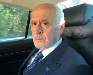 İşte MHP lideri Devlet Bahçelinin yakasındaki rozetin anlamı