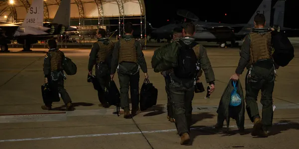 abd-yunanistana-15-tane-f-15-savas-jeti-gonderdi-1634027371925.jpg ABD, Yunanistan'a 15 tane F-15 savaş jeti gönderdi-6