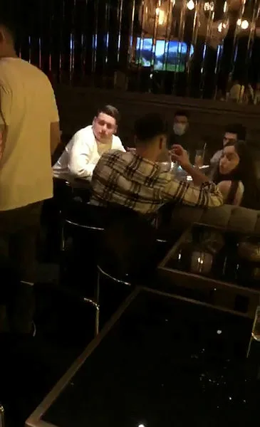 İstanbul'un göbeğinde skandal görüntüler! Sokağa çıkma yasağında doğum günü partisi!-5