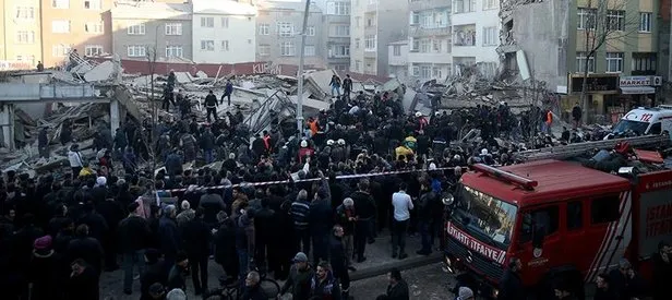 İstanbul Zeytinburnu’nda bina çöktü!