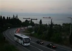 Otobüsten 2 kişi indi, yolcular paniğe kapıldı