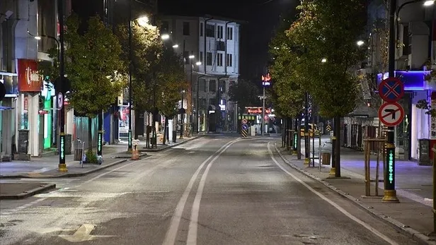 son-dakika-hafta-sonu-sokak-kisitlamasi-basladi-kimler-muaf-nereler-acik-iste-tum-detaylar-1611943549834.jpeg SON DAKİKA! Hafta sonu sokak kısıtlaması başladı! Kimler muaf? Nereler açık? İşte tüm detaylar...-5