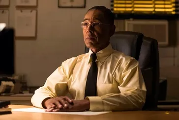 Breaking Bad’in Gus Fring’i Müslüman oldu! Giancarlo Esposito camide namaz kıldı