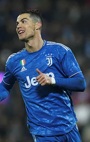 Ronaldo ve Reus'dan alkışlık hareket!