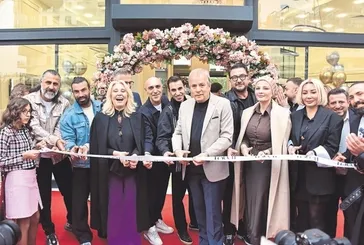 Ünlü isimler Bahçelievler’de buluştu: Tatlıgil’in salonuna hayran kaldılar