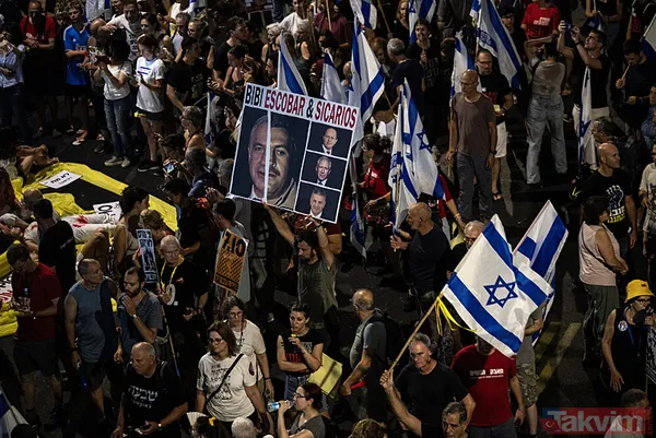 Tel Aviv yine sokaklara döküldü! Eli kanlı Netanyahu'nun evinin önünde büyük protesto: Sen baştasın, sen suçlusun - 22