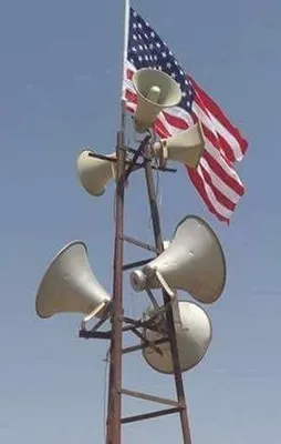 PYD militanları ABD bayrağını kalkan olarak kullanıyor