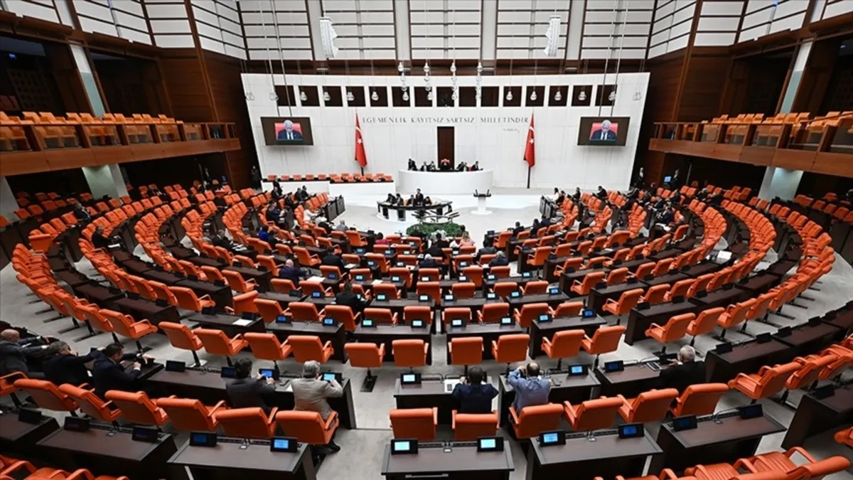 Meclis’te vekillere sıkı ayar! Disiplin suçu işleyen vekilin maaşına kesinti geliyor