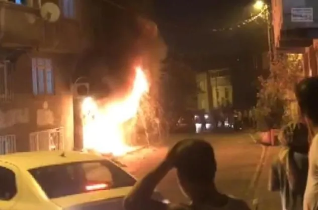 Gaziosmanpaşa'da kundaklama şüphesi! Ateşe verilen dükkan alev alev yandı