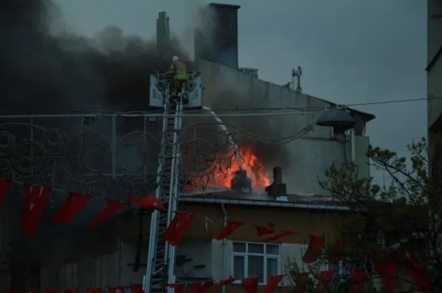 Beyoğlu'nda korkutan yangın