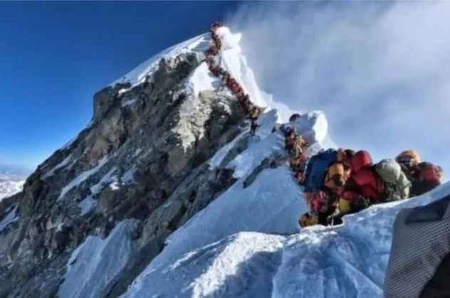 Everest'te tırmanış sezonunda 11 kişi öldü