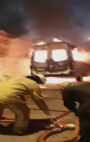 Güngören'de bir minibüs alev alev yandı!