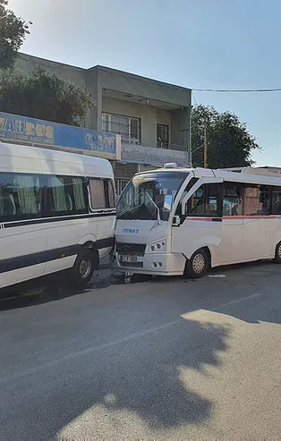 Adana'da 5 araç birbirine girdi! Yaralılar var