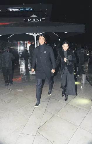 Edwina Sponza ile İbrahim Kutluay kural bozdu! Ünlü çift el ele görüntü verdi