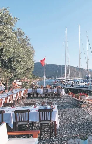 Bozburun'daki bir mekanın favori yemeği olan ‘Köy Patatesi’nin' bu sezondaki fiyatı alay konusu oldu