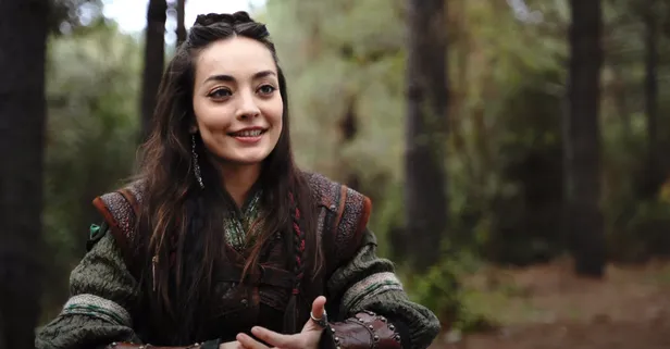 Karaktere resmen çarpıldım! Kuruluş Osman'ın yeni ismi Zeynep Tuğçe Bayat bilinmeyenleri anlattı! Platoda bu dünyayı...