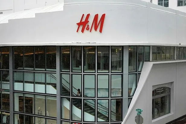 İsveçli perakende giyim şirketi Hennes&Mauritz’ten büyük skandal! Çalışanlarının özel hayatlarını gözetlediler-3