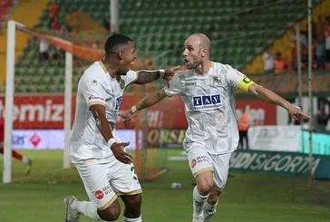 Alanyaspor Başakşehir'i 2 golle geçti!