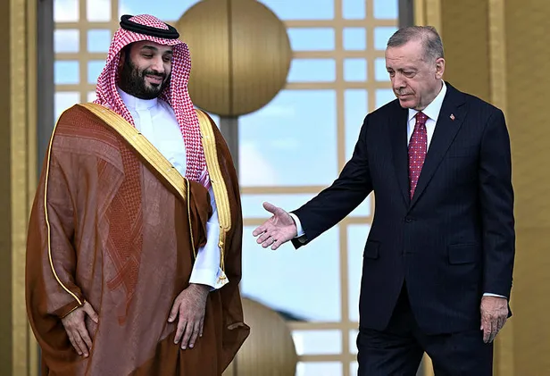 45-yil-sonra-ilk-baskan-erdogan-suudi-arabistan-veliaht-prensi-muhammed-bin-selmani-kulliyede-kabul-ediyor-1655906750612.jpg Başkan Erdoğan ile Selman'ın baş başa görüşmesi sona erdi: Türkiye ve Suudi Arabistan'dan ortak bildiri-2