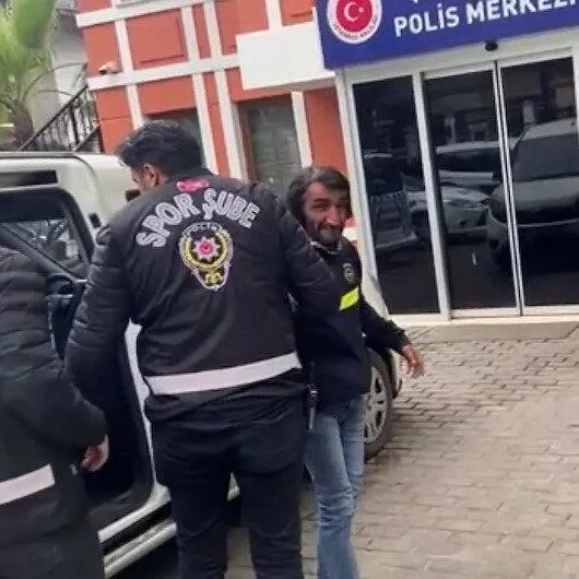 rambo-okan-yine-gozaltina-alindi-trabzonspor-bayraginin-bir-kismini-kesti-intihar-girisiminde-bulundu-1652220083359.jpeg Rambo Okan yine gözaltına alındı! Trabzonspor bayrağının bir kısmını kesti, intihar girişiminde bulundu-3