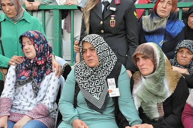 Şehit Topçu Sözleşmeli Er Enes Gazi Özdemir, Yozgat'ta son yolculuğuna uğurlandı! Başkan Erdoğan'dan ailesine taziye mesajı-5