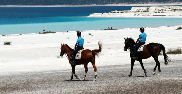 Türkiye’nin Maldivleri olarak bilinen Salda Gölü, atlı jandarmaya emanet