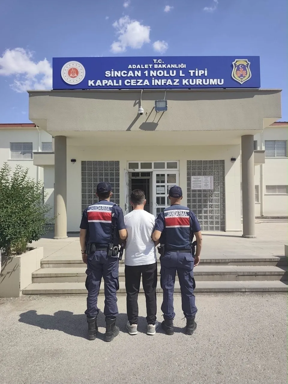 gordion-kazi-alani-cevresinde-yangin-cikardigi-belirtilen-supheli-tutuklandi-250-donumluk-alan-etkilendi-1786451956434.jpeg Şüpheli Yunus Emre Güler tutuklandı.
