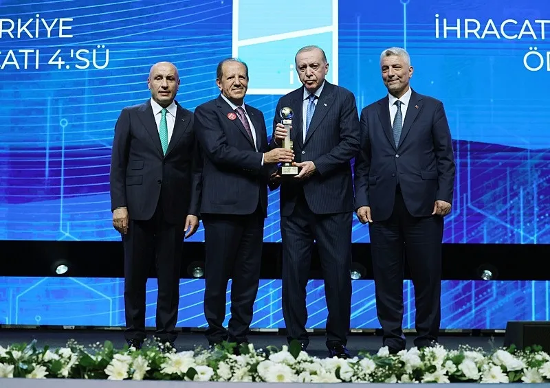 baskan-erdogan-ihracata-yeni-destegi-acikladi-gunluk-limiti-5-milyar-tlye-yukseltiyoruz-1782482671350.jpeg Başkan Erdoğan ihracata yeni desteği açıkladı: "Günlük limiti 5 milyar TL'ye yükseltiyoruz"-4
