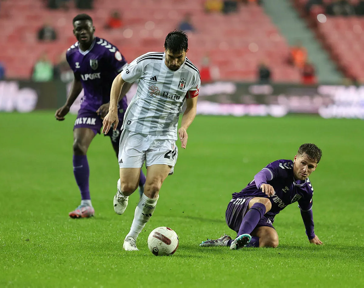 Beşiktaş - Fenerbahçe derbisinde 11'ler belirlendi! Stoperde sürpriz kararlar - 25