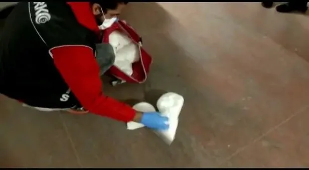 Film sahnelerini aratmayan operasyon! O anlar drone ile görüntülendi: 20 kilogram metamfetamin ele geçirildi-3