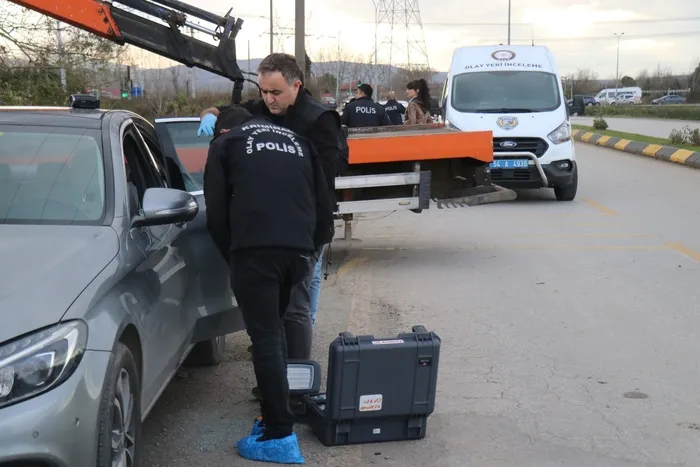 kalp-damar-cerrahi-okan-dericioglu-otomobilinde-olu-bulundu-olay-yerinden-ilk-goruntuler-1733842567273.jpg