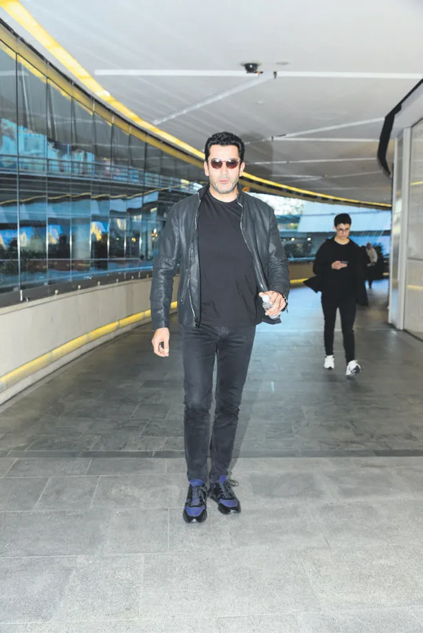 atvnin-sevilen-dizisi-ben-bu-cihana-sigmazamin-oyuncusu-oguzhan-coban-yeni-yasini-kutladi-1666985164088.jpg ATV'nin sevilen dizisi Ben Bu Cihana Sığmazam'ın oyuncusu Oğuzhan Çoban yeni yaşını kutladı-3