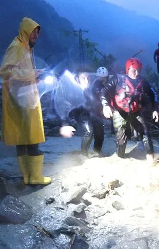 Son dakika: Düzce'de selde mahsur kalan vatandaşlar helikopter ile kurtarıldı