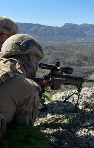 Pençe-Kilit Harekatı'nda terör örgütü PKK'ya ağır darbe: Sözde üst düzey yöneticileri diğer teröristleri ölüme terk ederek kaçıyor
