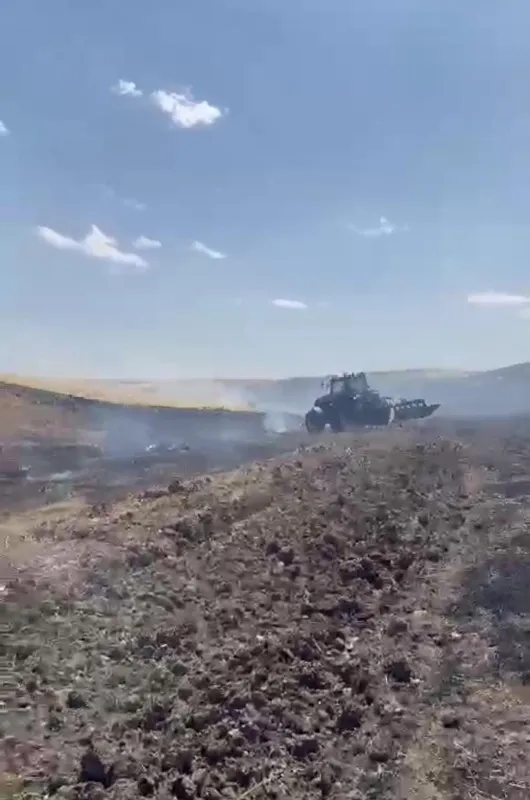 agri-belediye-baskani-savci-sayan-ve-akrabalarinin-10-donum-arazisi-yandi-1627305974619.jpg Ağrı Belediye Başkanı Savcı Sayan ve akrabalarının 10 dönüm arazisi yandı-5