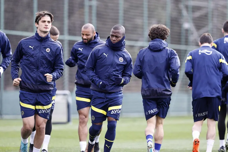 Fenerbahçe'de flaş gelişme! Menajeri İstanbul'a geliyor - 1