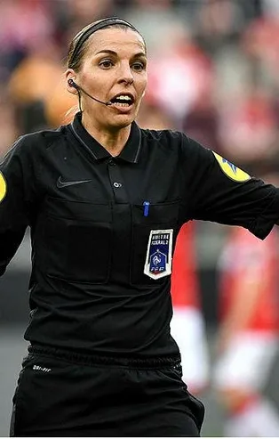 Fransa Ligue 1'de kadın hakem dönemi