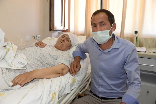 diyarbakirda-72-yasindaki-kadin-korona-nedeniyle-15-yil-hastaneye-gitmedi-uylugundaki-5-kiloya-ulasan-tumor-ameliyatla-alindi-1624006134505.jpg Diyarbakır'da 72 yaşındaki kadın korona nedeniyle 1,5 yıl hastaneye gitmedi! Uyluğundaki 5 kiloya ulaşan tümör ameliyatla alındı-7
