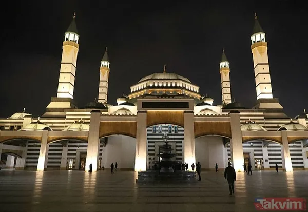 Deprem bölgesinde Miraç Kandili idrak edildi | Eller semaya açıldı! "İnşallah bir daha böyle acılar yaşamayız" - 25