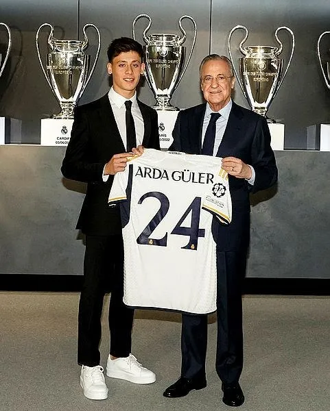 don-carlo-ile-8-saat-takvim-tarihe-gecen-arda-guler-transferinin-perde-arkasini-araliyor-1688866029881.jpeg Don Carlo ile 8 saat! TAKVİM tarihe geçen Arda Güler transferinin perde arkasını aralıyor-4