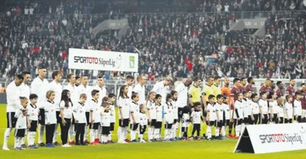 Çanakkale şehitleri için saygı duruşu