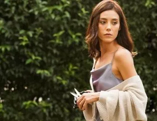 Cansu Dere'nin değişimi sosyal medya gündeminde! 40 yaşındaki Cansu Dere 20 yıl önce meğer...