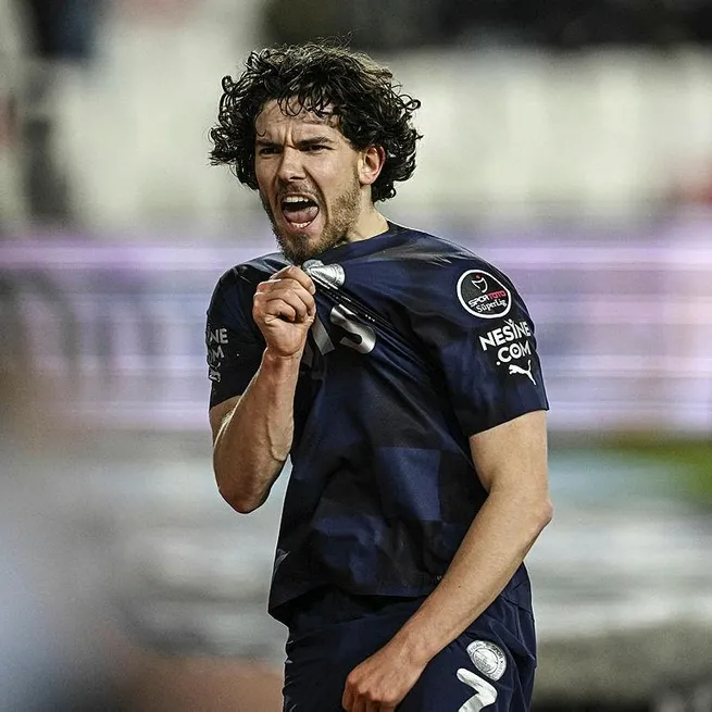 Fenerbahçeden sağ bek bombası! Ferdi kendi bölgesine geçecek