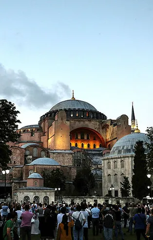 Ayasofya'da ilk namazı Fatih Sultan Mehmet kıldı