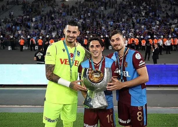 1659224438734.jpeg Trabzon Olimpiyat Stadı'ndaki kupa koleksiyonuna bir yenisini daha ekledi! Avcı ise 1.5 yılda 3 kupa kazandı-5