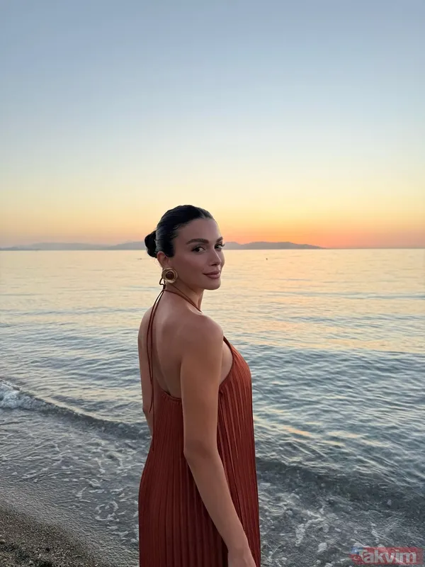 Afra Saraçoğlu 28. yaşını kutladı: Çocukluk fotoğrafı yoğun ilgi gördü - 13