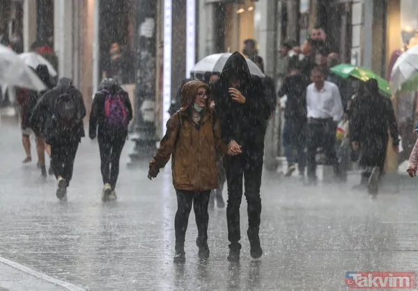 SON DAKİKA: İstanbul'da yağmur aniden bastırdı! İstiklal Caddesi'nde vatandaşlar hazırlıksız yakalandı - 16