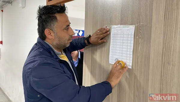 Cumhurbaşkanlığı Ve 28'İnci Dönem Milletvekilliği Seçimleri İçin Oy Kullanma İşlemi Saat 08.00 İtibarıyla Başladı. Vatandaşlar Seçmen Kayıtlarının Bulunduğu...