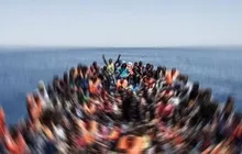 Lastik botla kaçarken yakalandılar!